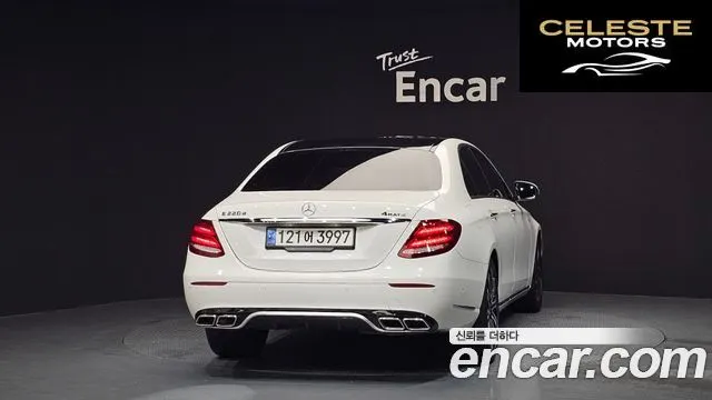 MERCEDES BENZ E-Classe W213 E220d Avantgarde 2017 — photo 4 sur 26
