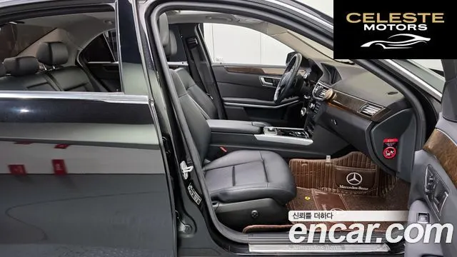 MERCEDES BENZ E-Classe W212 E200 CGI 2013 — photo 12 sur 20