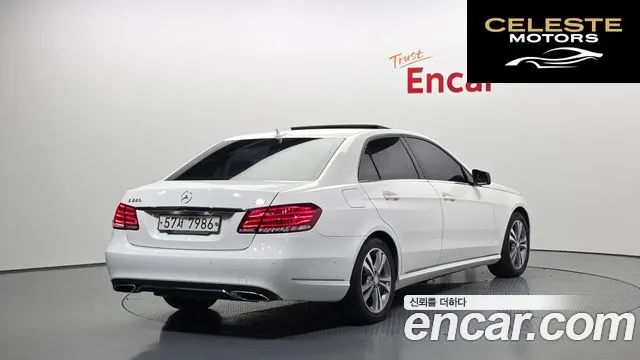 MERCEDES BENZ E-Classe W212 E220 CDI Avantgarde 2014 — photo 2 sur 26
