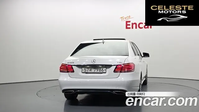 MERCEDES BENZ E-Classe W212 E220 CDI Avantgarde 2014 — photo 4 sur 26
