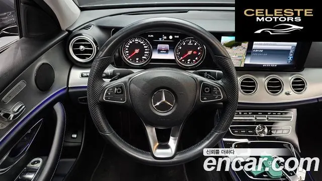 MERCEDES BENZ E-Classe W213 E200 Avantgarde 2017 — photo 12 sur 26