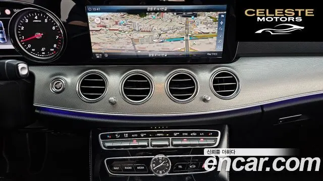 MERCEDES BENZ E-Classe W213 E200 Avantgarde 2017 — photo 13 sur 26