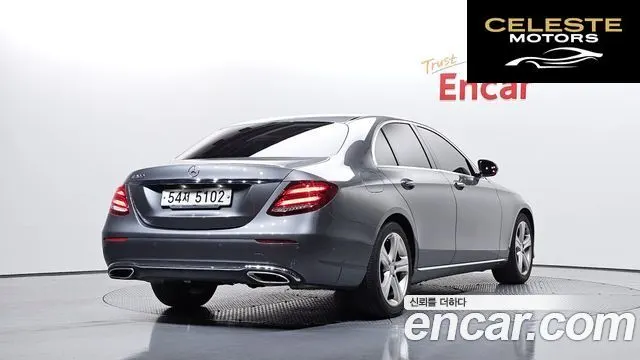 MERCEDES BENZ E-Classe W213 E200 Avantgarde 2017 — photo 2 sur 26