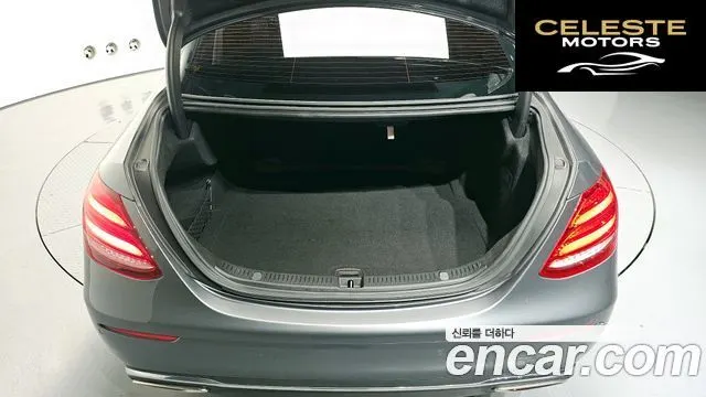 MERCEDES BENZ E-Classe W213 E200 Avantgarde 2017 — photo 20 sur 26
