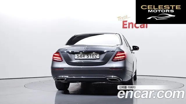 MERCEDES BENZ E-Classe W213 E200 Avantgarde 2017 — photo 4 sur 26