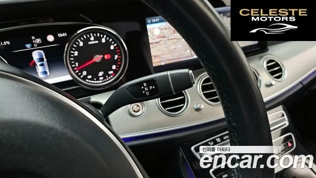 MERCEDES BENZ E-Classe W213 E200 Avantgarde 2017 — photo 9 sur 26