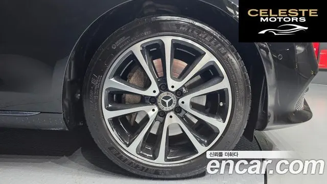MERCEDES BENZ E-Classe W213 E300 4MATIC Avantgarde 2019 — photo 5 sur 32