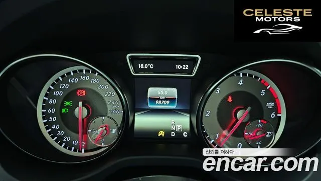 MERCEDES BENZ GLA-Classe X156 GLA200 d 2016 — photo 8 sur 20