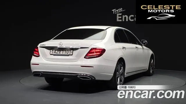 MERCEDES BENZ E-Classe W213 E220d Avantgarde 2019 — photo 2 sur 20