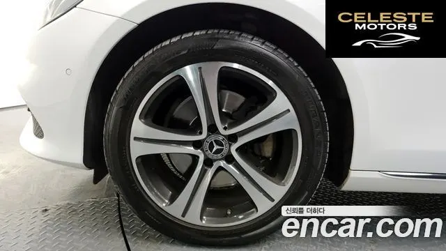 MERCEDES BENZ E-Classe W213 E220d Avantgarde 2019 — photo 4 sur 31