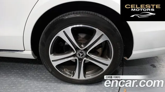 MERCEDES BENZ E-Classe W213 E220d Avantgarde 2019 — photo 6 sur 31