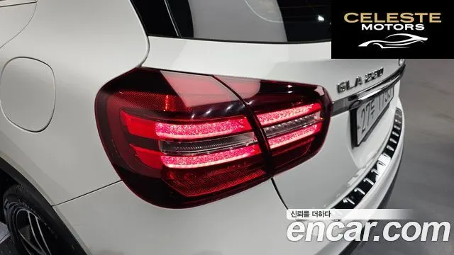 MERCEDES BENZ GLA-Classe X156 GLA220 Premium 2019 — photo 9 sur 39