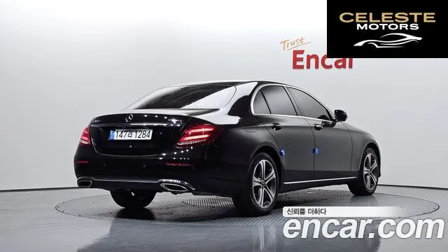 MERCEDES BENZ E-Classe W213 E300 4MATIC Avantgarde 2018 — photo 2 sur 20