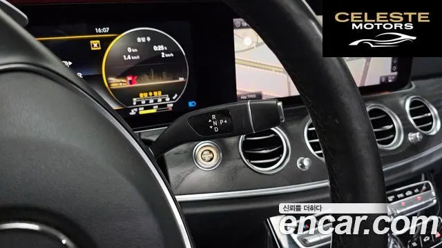 MERCEDES BENZ E-Classe W213 E300 4MATIC Avantgarde 2018 — photo 9 sur 20