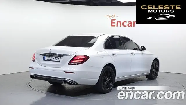 MERCEDES BENZ E-Classe W213 E220d Avantgarde 2018 — photo 2 sur 20