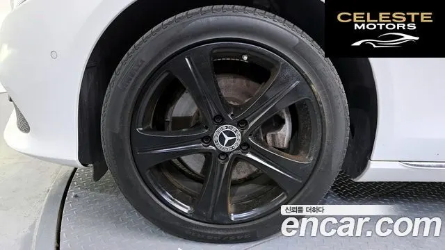 MERCEDES BENZ E-Classe W213 E220d Avantgarde 2018 — photo 5 sur 20