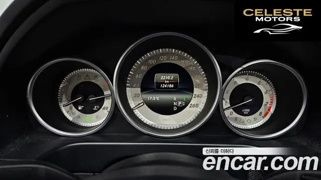 MERCEDES BENZ E-Classe W212 E300 4MATIC Avantgarde 2016 — photo 8 sur 20