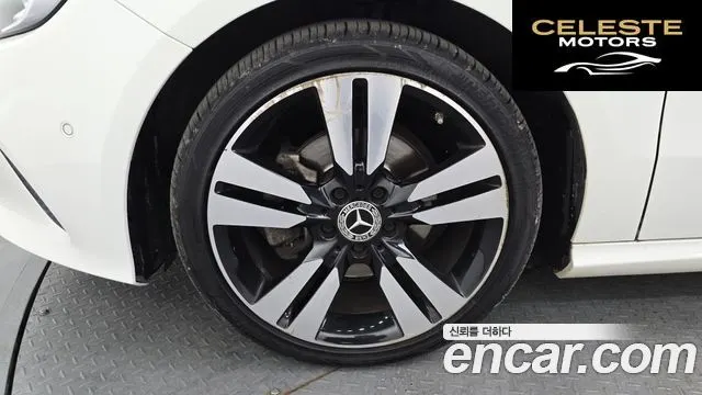 MERCEDES BENZ A-Classe W176 A200 2018 — photo 5 sur 20