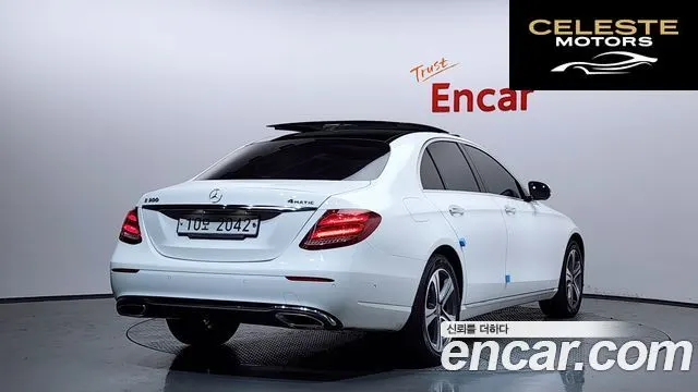 MERCEDES BENZ E-Classe W213 E300 4MATIC Avantgarde 2017 — photo 2 sur 20