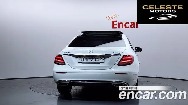 MERCEDES BENZ E-Classe W213 E300 4MATIC Avantgarde 2017 — photo 4 sur 20