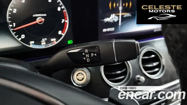 MERCEDES BENZ E-Classe W213 E300 4MATIC Avantgarde 2017 — photo 9 sur 20