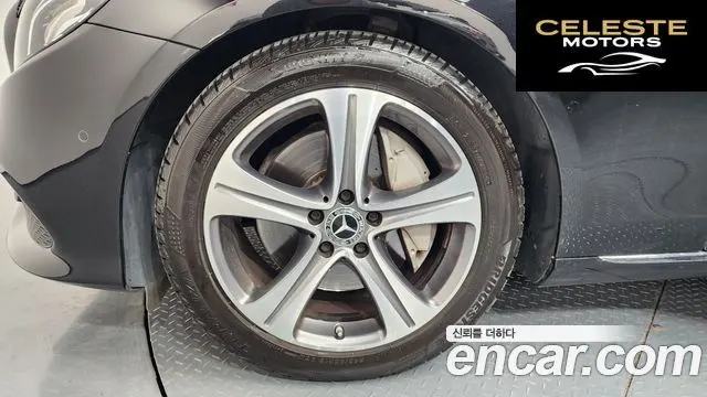 MERCEDES BENZ E-Classe W213 E300 Avantgarde 2019 — photo 5 sur 36
