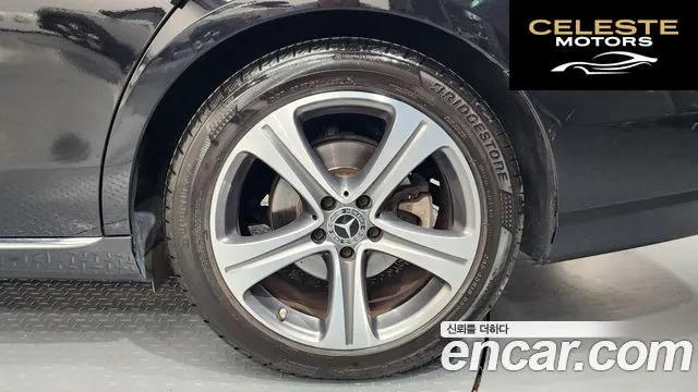MERCEDES BENZ E-Classe W213 E300 Avantgarde 2019 — photo 7 sur 36