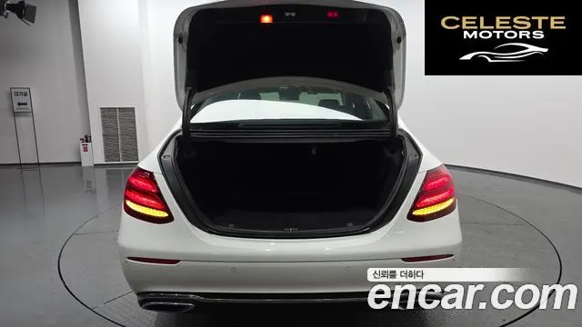 MERCEDES BENZ E-Classe W213 E220d 4MATIC Avantgarde 2018 — photo 25 sur 32