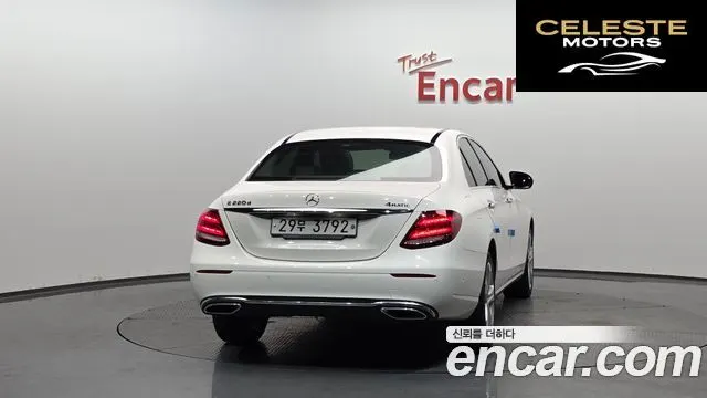MERCEDES BENZ E-Classe W213 E220d 4MATIC Avantgarde 2018 — photo 3 sur 32