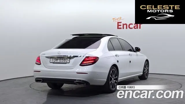 MERCEDES BENZ E-Classe W213 E300 Avantgarde 2017 — photo 2 sur 20