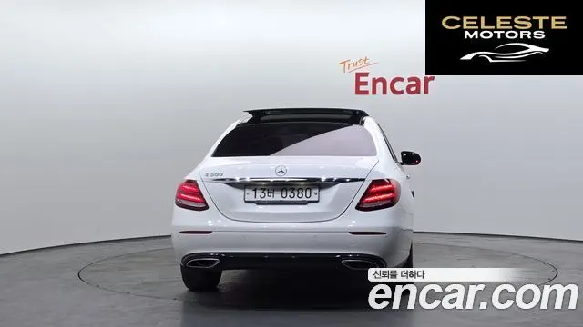 MERCEDES BENZ E-Classe W213 E300 Avantgarde 2017 — photo 4 sur 20