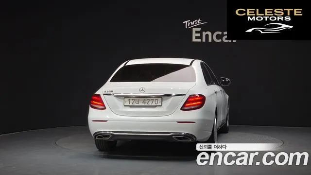 MERCEDES BENZ E-Classe W213 E200 Avantgarde 2017 — photo 4 sur 20