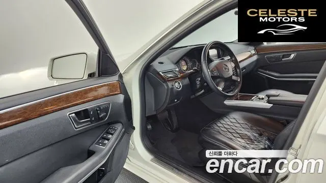 MERCEDES BENZ E-Classe W212 E200 CGI 2012 — photo 10 sur 26