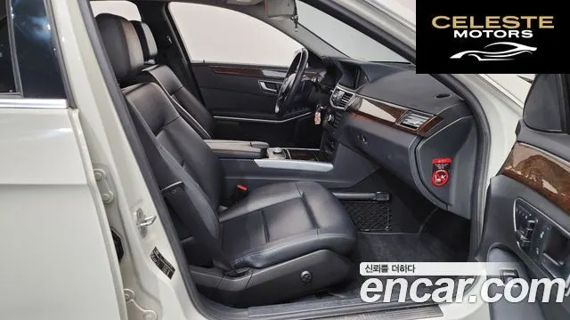MERCEDES BENZ E-Classe W212 E200 CGI 2012 — photo 11 sur 26
