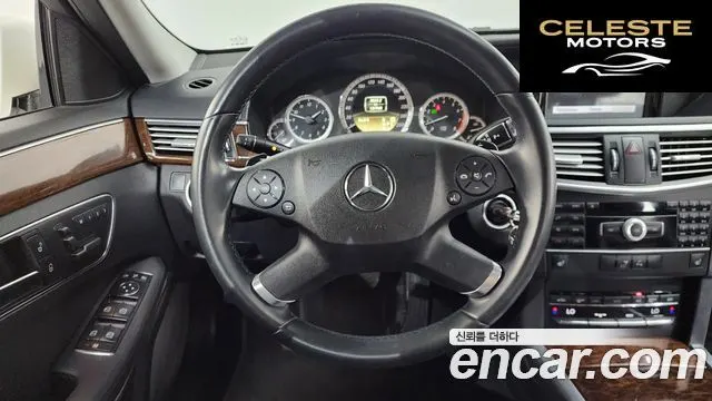 MERCEDES BENZ E-Classe W212 E200 CGI 2012 — photo 12 sur 26