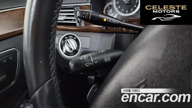 MERCEDES BENZ E-Classe W212 E200 CGI 2012 — photo 16 sur 26