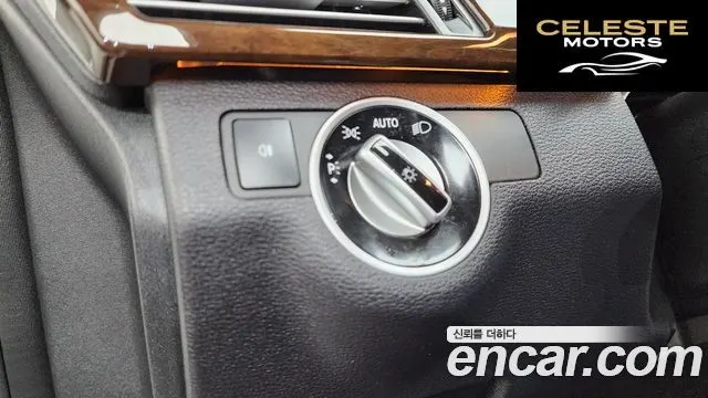 MERCEDES BENZ E-Classe W212 E200 CGI 2012 — photo 17 sur 26