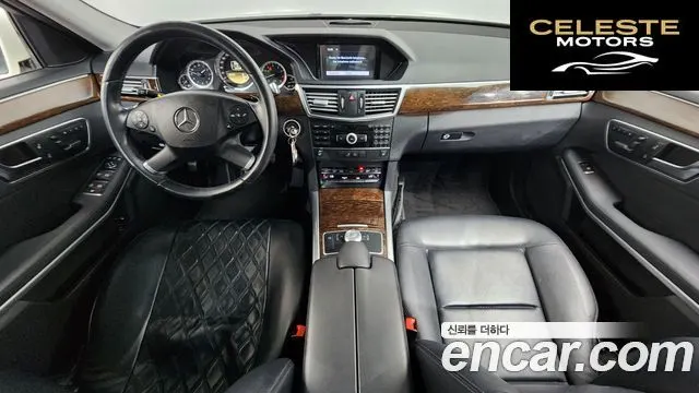 MERCEDES BENZ E-Classe W212 E200 CGI 2012 — photo 24 sur 26