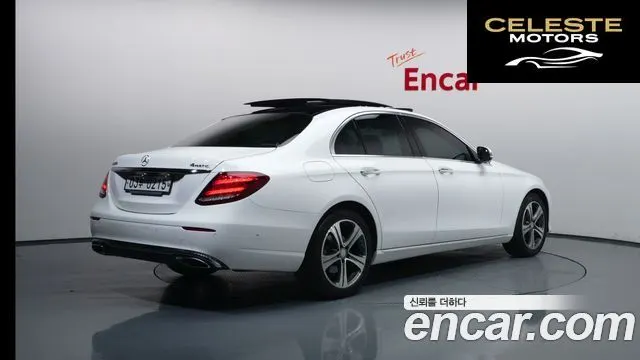 MERCEDES BENZ E-Classe W213 E300 4MATIC Avantgarde 2017 — photo 2 sur 26