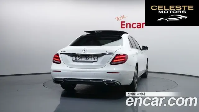 MERCEDES BENZ E-Classe W213 E300 4MATIC Avantgarde 2017 — photo 4 sur 26