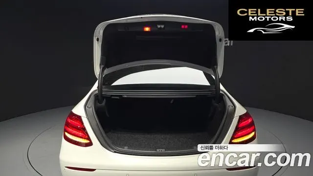 MERCEDES BENZ E-Classe W213 E300 4MATIC Exclusive 2019 — photo 30 sur 36