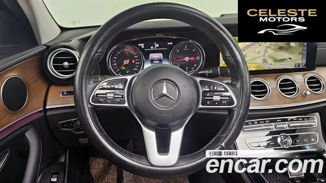 MERCEDES BENZ E-Classe W213 E220d Exclusive 2019 — photo 21 sur 30