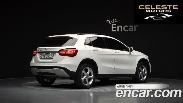MERCEDES BENZ GLA-Classe X156 GLA220 2019 — photo 2 sur 20
