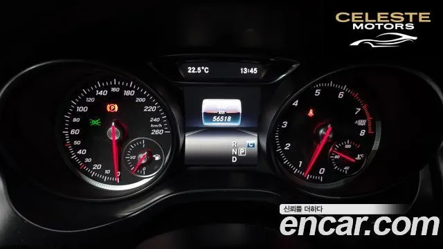 MERCEDES BENZ GLA-Classe X156 GLA220 2019 — photo 8 sur 20