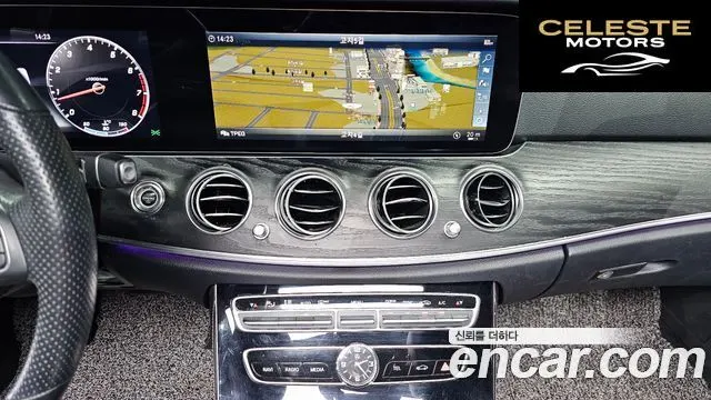 MERCEDES BENZ E-Classe W213 E300 4MATIC Avantgarde 2018 — photo 15 sur 20