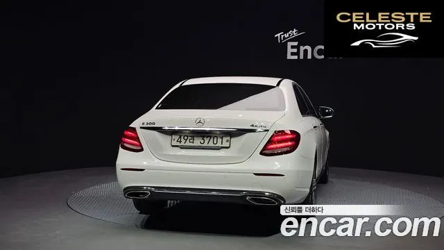 MERCEDES BENZ E-Classe W213 E300 4MATIC Avantgarde 2018 — photo 4 sur 20
