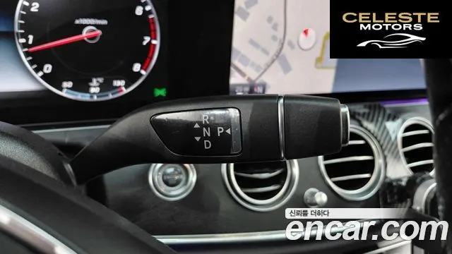 MERCEDES BENZ E-Classe W213 E300 Avantgarde 2017 — photo 11 sur 35