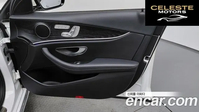 MERCEDES BENZ E-Classe W213 E300 Avantgarde 2017 — photo 14 sur 35