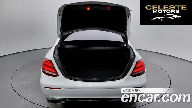 MERCEDES BENZ E-Classe W213 E300 Avantgarde 2017 — photo 32 sur 35