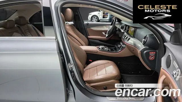 MERCEDES BENZ E-Classe W213 E200 Avantgarde 2017 — photo 11 sur 20